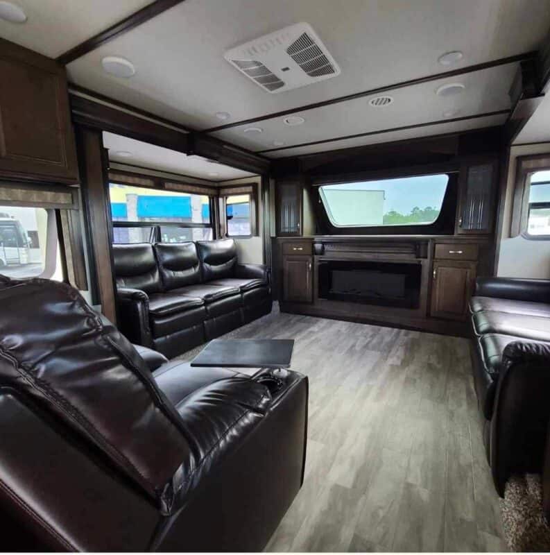 0e149fb97658b4ace3795ead5845d22e